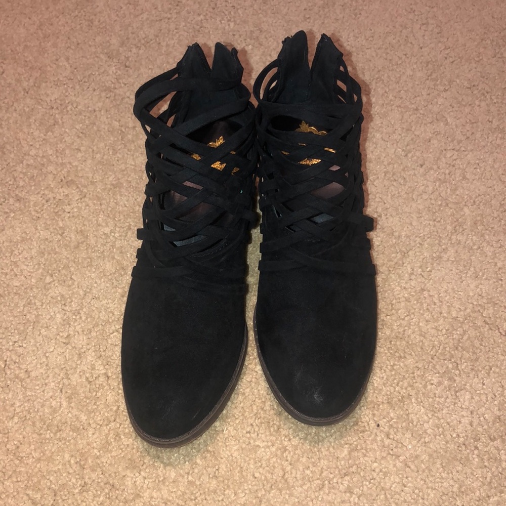black booties (shoes)